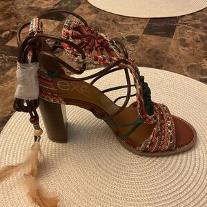 Super cute heels in a size 37  ( 6.5 ) new 💚❤️